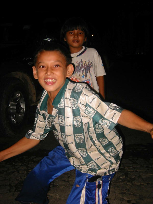 Children wanna play (Kuala Krai, Malaysia).JPG