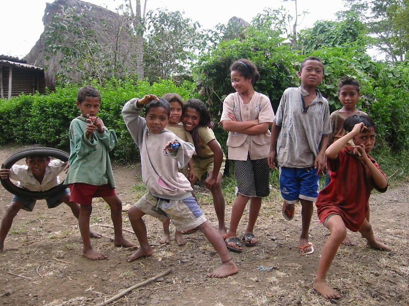 Children wanna play (Wogo, Flores).JPG