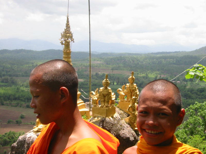 Monks (Mae Sot, Thailand).JPG