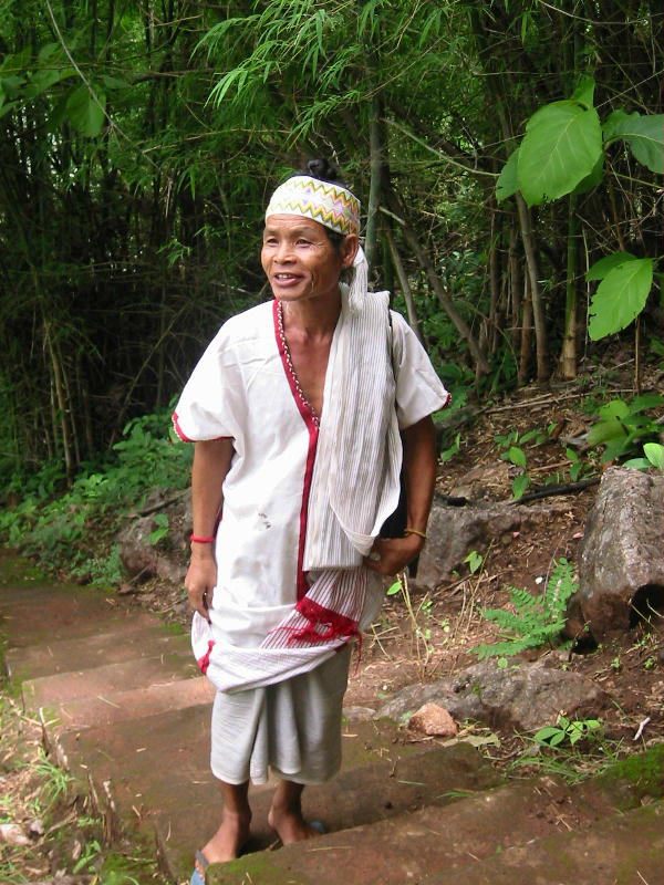 Old burmese (Mae Sot, Thailand).JPG