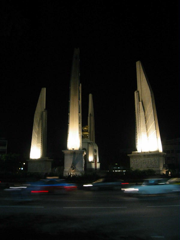 Demomcracy monument (Bangkok).JPG