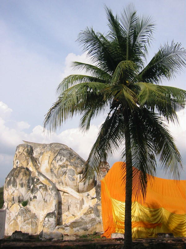 Reclining Buddha 2 (Ayuthaya).JPG