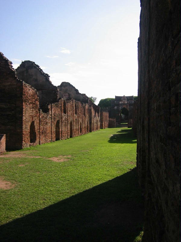 Ruins (Lopburi).JPG