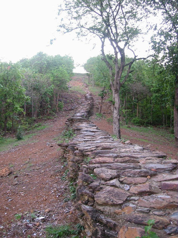 Stairs to temple (Sukhotai).JPG