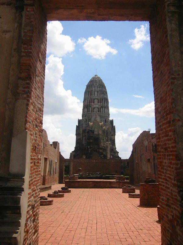 Stupa 2 (Ayuthaya).JPG