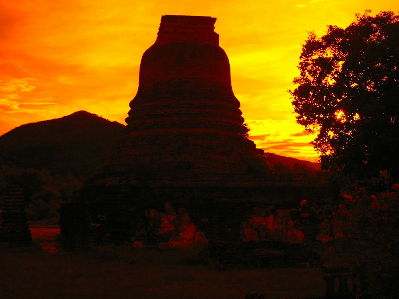 Sunset in Sukhotai.JPG